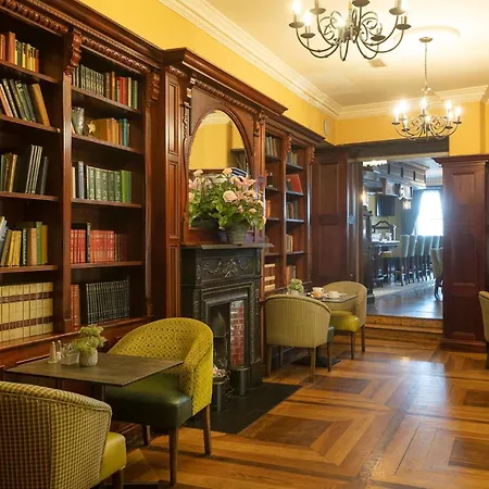 House Szálloda Cahir